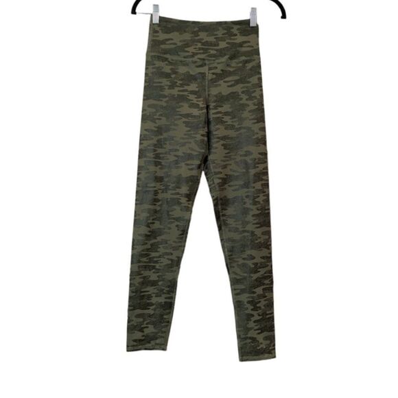Arizona Jean Co Womens Size Small Green Yoga Pants Olive Camo Stretch Yoga - Picture 1 of 9